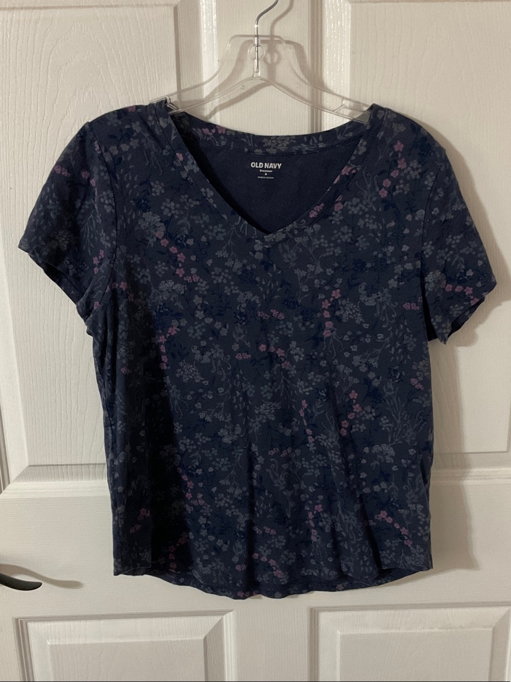 Old Navy Navy Floral V-Neck Short Sleeve Tee with Pink Accents